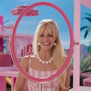 New! Barbie Daisy Necklace and Earring Set